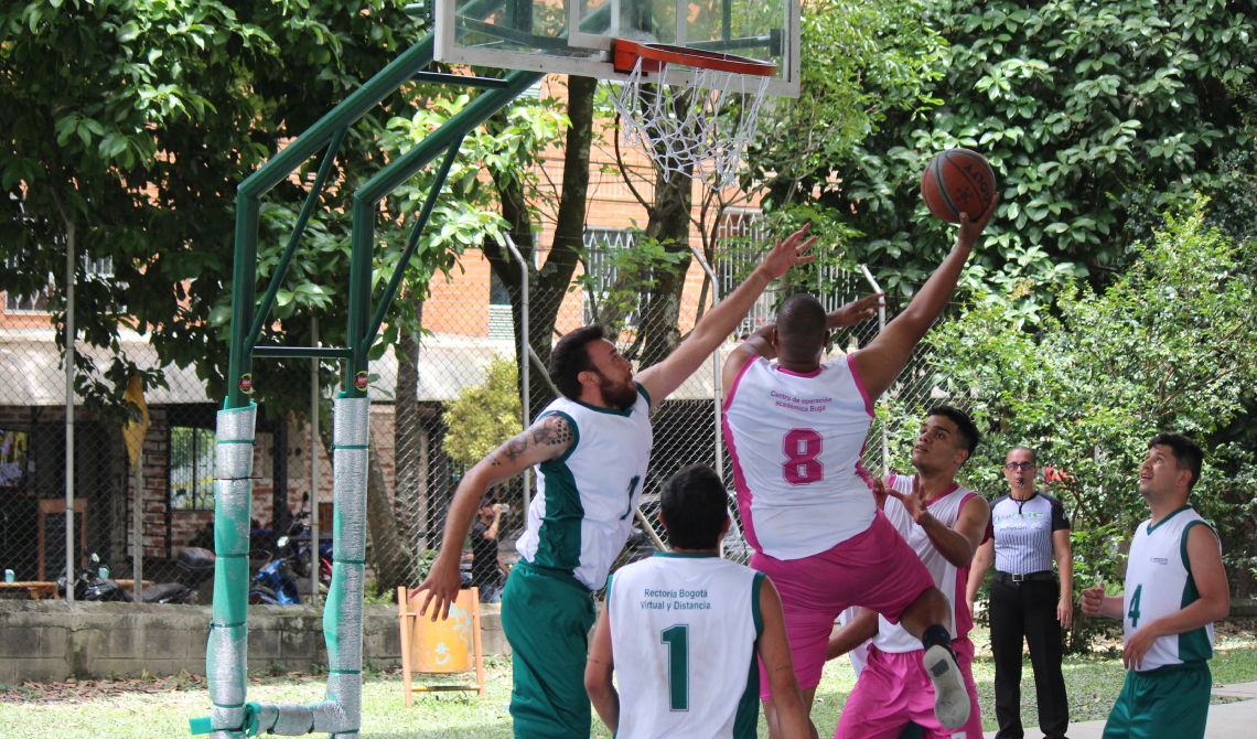 Competencia de baloncesto entre los equipo de Buga y UBVD