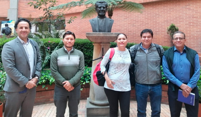 Invitados de la Universidad de Guanajuato con decano y docentes de la facultad de Ingeniería 