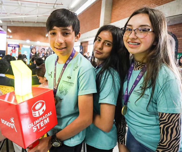 Las Olimpiadas fortalecen los ambientes de aprendizaje STEM en Bogotá.