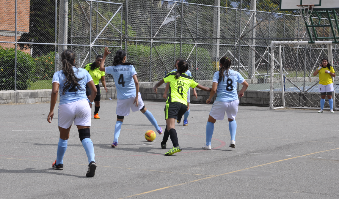 Competencia fútbol sala femenino.