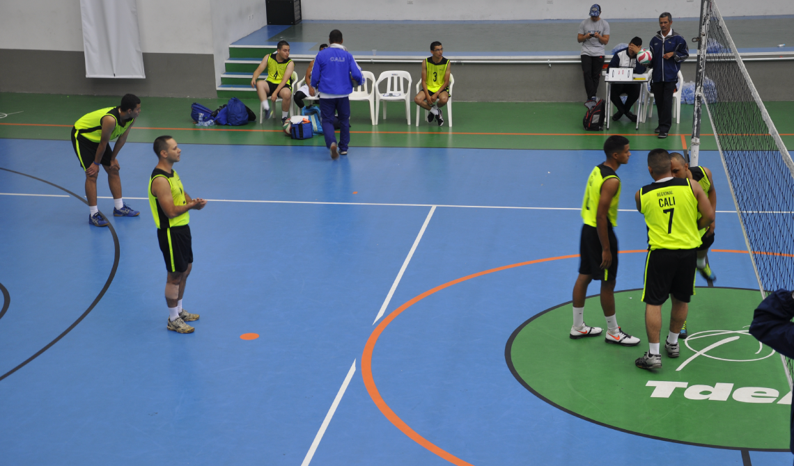 Competencia voleibol masculino.