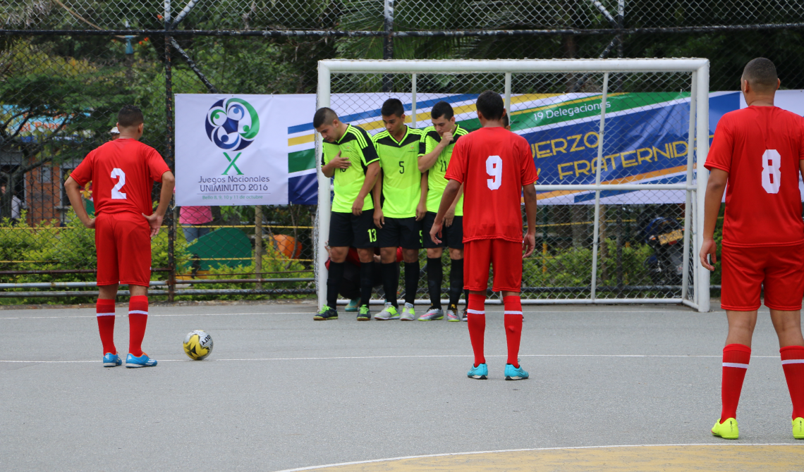 Competencia de fútbol sala masculino.