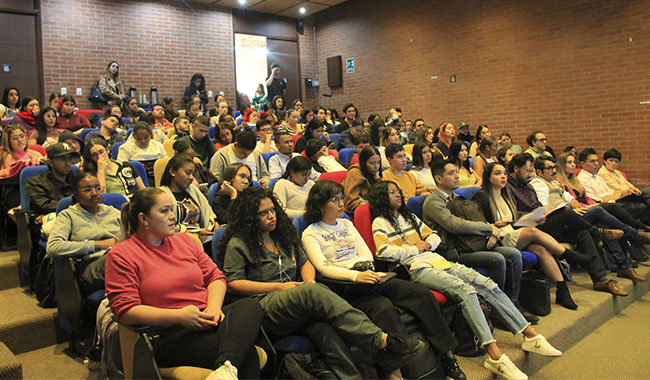 Asistentes al coloquio de salud mental