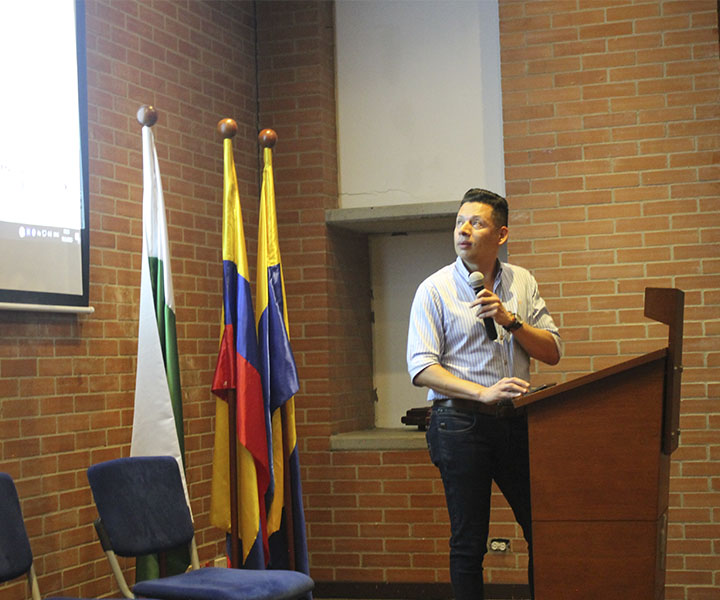 Temas de salud mental fueron ampliados en Coloquio internacional Docente Jair Eduardo Restrepo Pineda en su ponencia en el Coloquio de salud mental