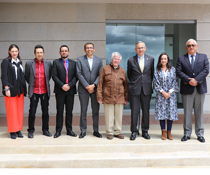 Padre Diego Jaramillo junto con directivos de Rectoría UNIMINUTO Bogotá y Universidad Externado de Colombia