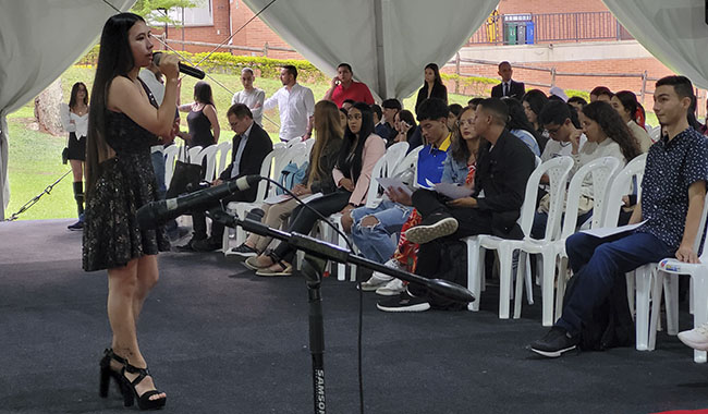 Canción en conmemoración a la ceremonia de becas 