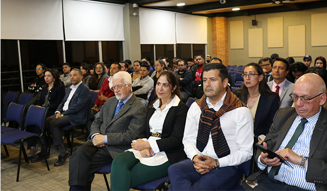 Asistentes a la celebración del programa de Tecnología en Logística Empresarial 