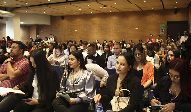 Estudiantes en exposición 