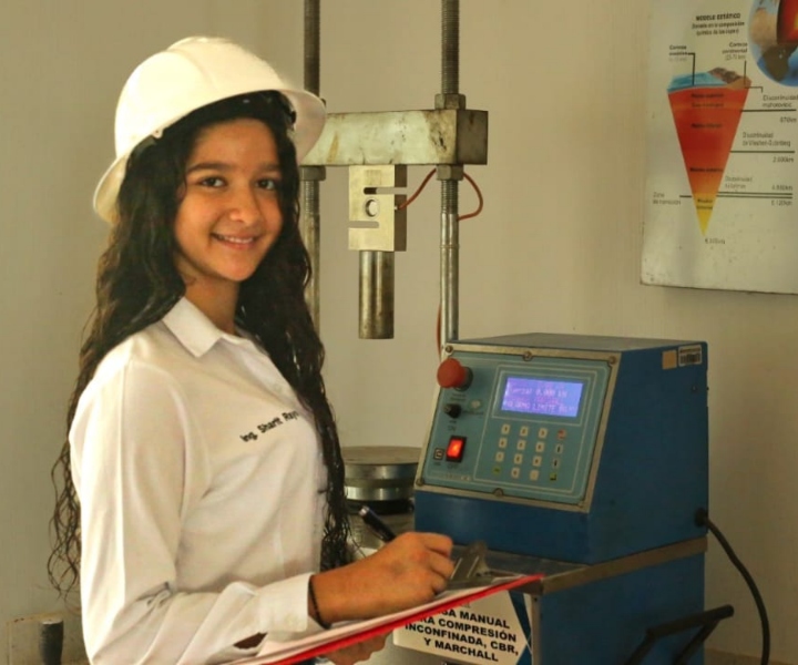 Sharit Rayo, estudiante del programa de Ingeniería Civil.   