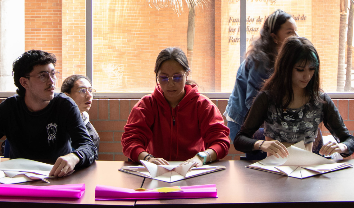 Taller origami - Participantes en actividad