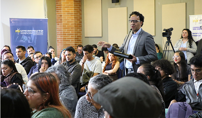 Participantes del conversatorio 