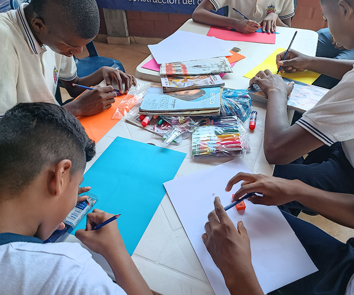 Estudiantes del Liceo Juvenil Colombiano durante el proyecto Cultura Emprendedora para el Desarrollo Integral de la Persona.
