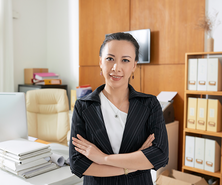 mujer ejecutiva en oficina