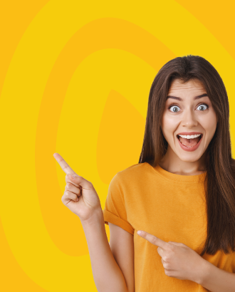 Mujer joven sorprendida
