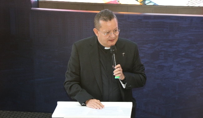 Padre Harold Castilla Devoz, rector general de UNIMINUTO.