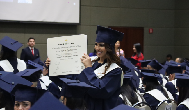 Estudiantes graduados UNIMINUTO