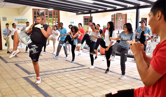 Clase de combat dictada por Gympro en el Centro Universitario Cali