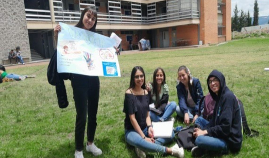 Actividad en campo, brindaba información sobre los tipos de violencia de género.  