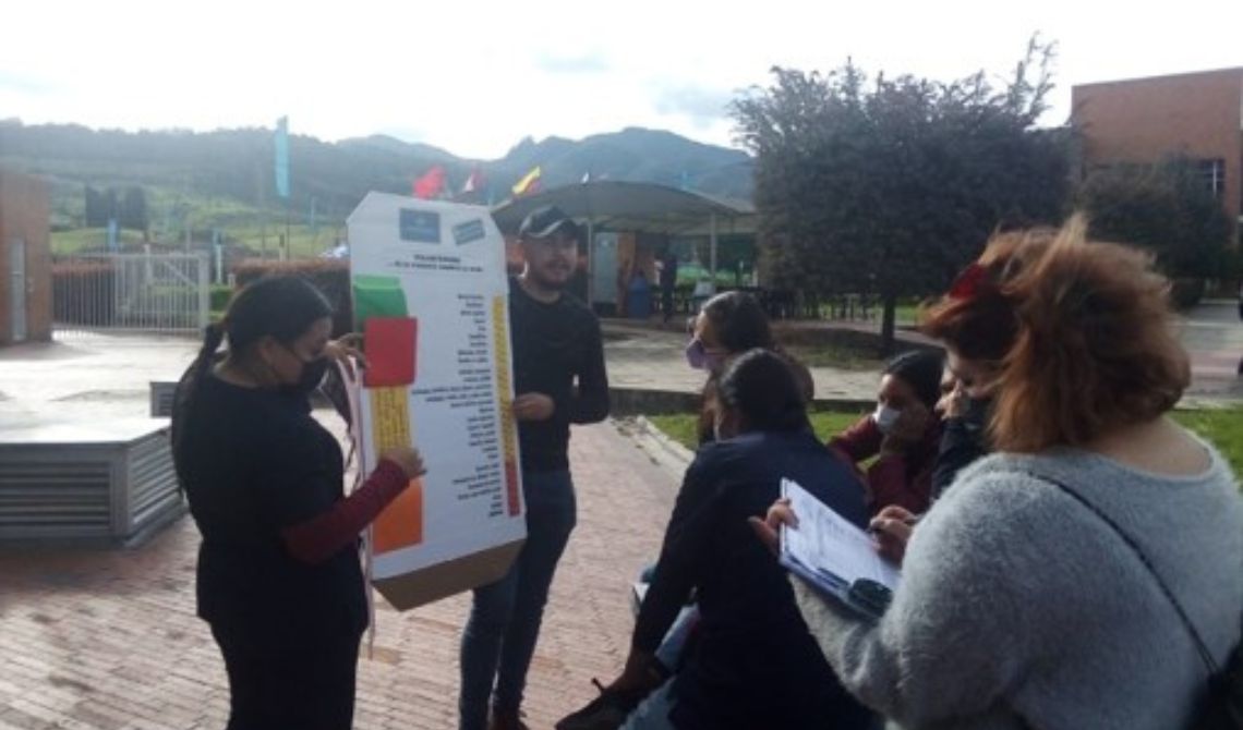 Actividades con estudiantes en campos orientando el manejo del violentómetro en UNIMINUTO Zipaquirá.