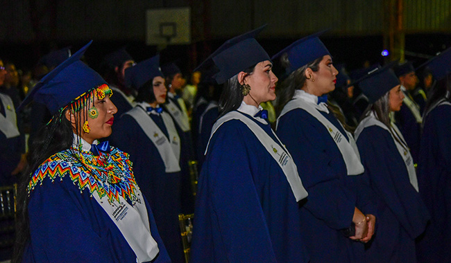 Graduandos en ceremonia