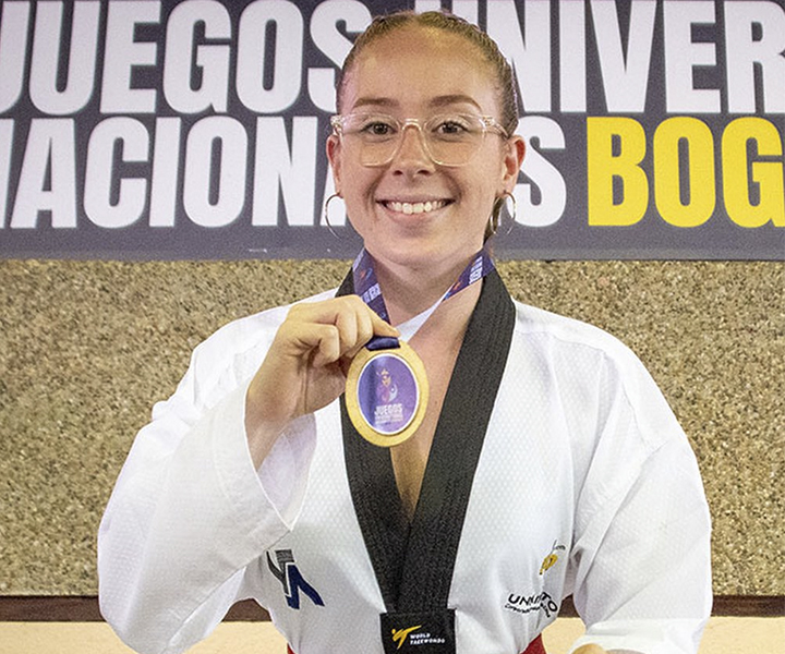 Mariana Henao con la medalla de oro