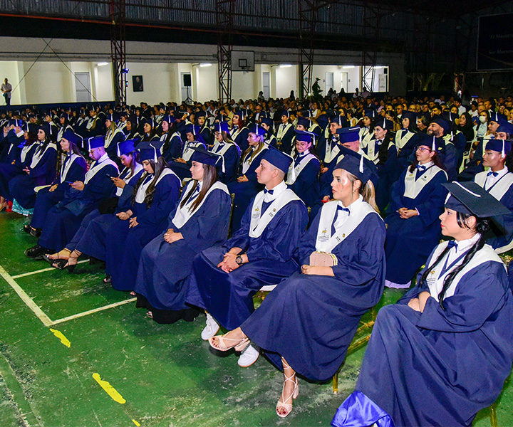 Celebración por nuevos profesionales en UNIMINUTO Pereira