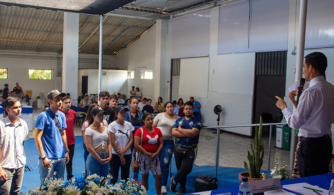 Dr. Darío Higuera, rector UNIMINUTO rectoría Santanderes, dando palabras de apertura del convenio con Campuslands