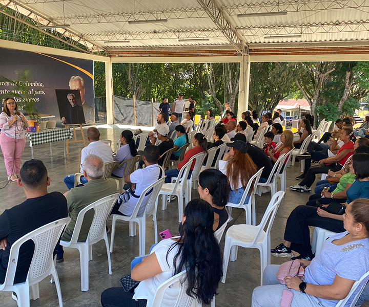 Rectora Rosalba López Gómez UNIMINUTO Eje Cafetero da la bienvenida a estudiantes nuevos y sus familias