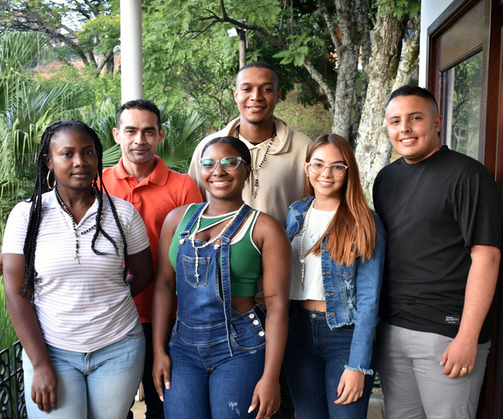 Estudiantes participantes de Inmersiones Sociales "con los Pies en la Tierra" de la Rectoría Suroccidente