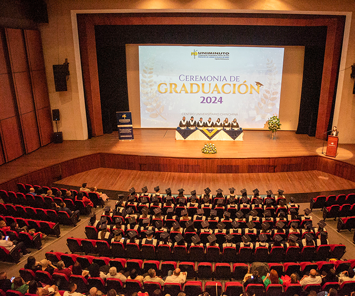 Ceremonia de graduación en el Teatro Fundadores Manizales