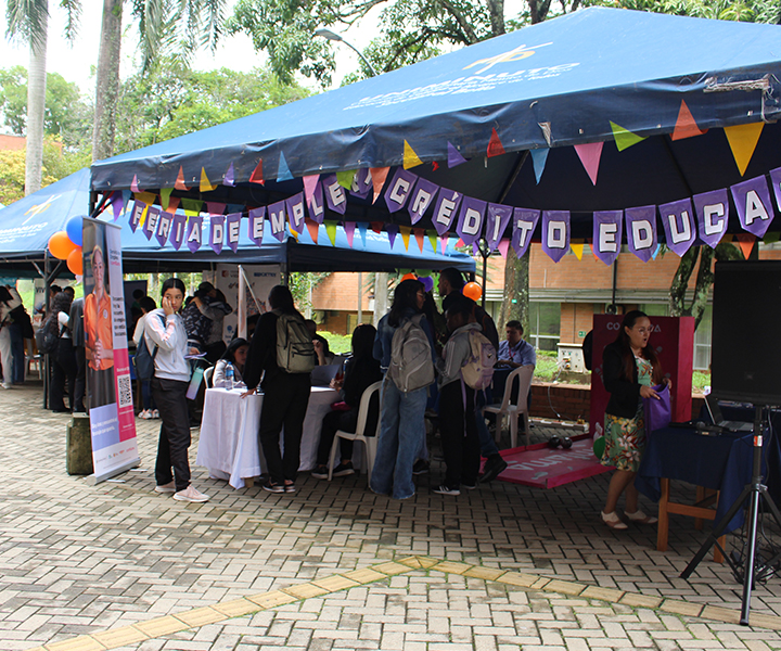 Stand de la primer feria de empleo en UNIMINUTO Seccional Antioquia - Chocó