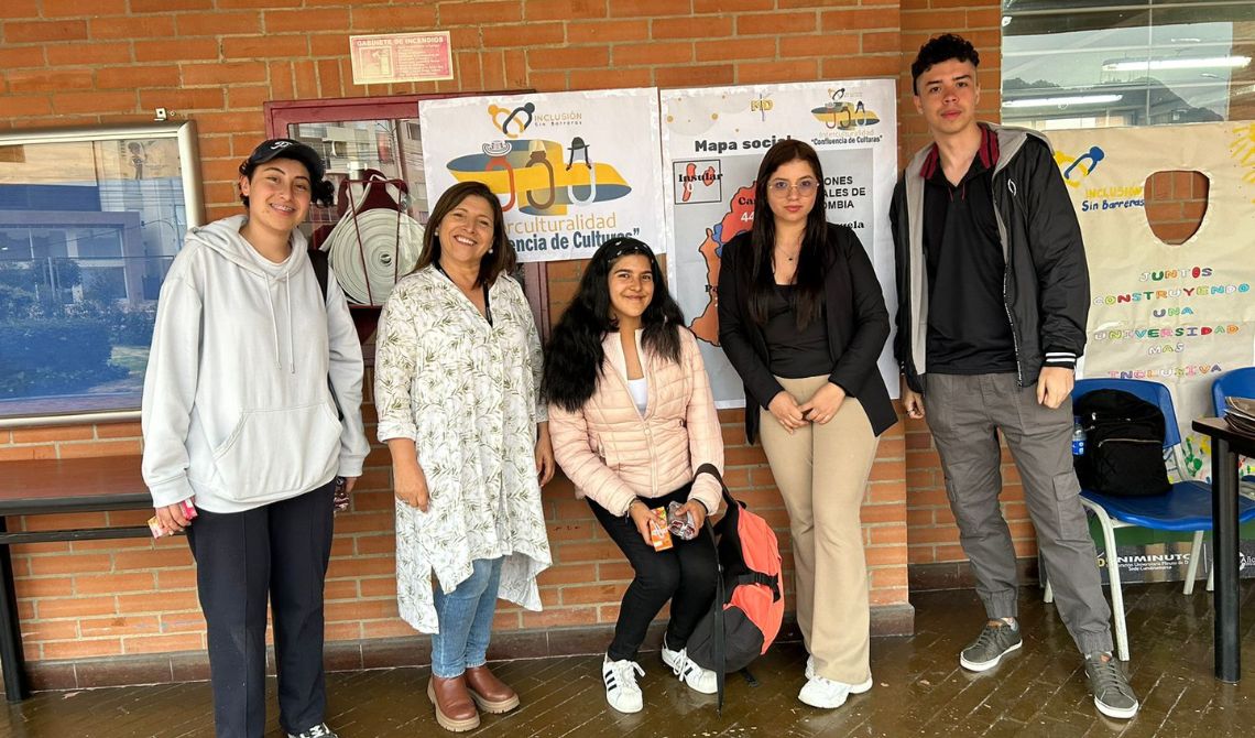 Estudiantes de práctica en responsabilidad social de apoyo al proyecto inclusión sin barreras