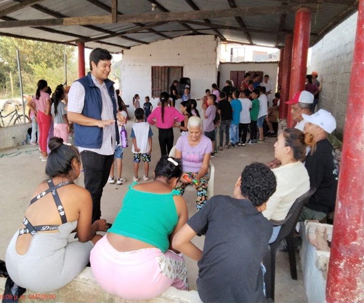 Estudiante de Trabajo Social de UNIMINUTO en su proyecto de inmersión en territorio. Estudiante de Trabajo Social de UNIMINUTO en su proyecto de inmersión en territorio.