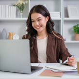 Mujer en Oficina 