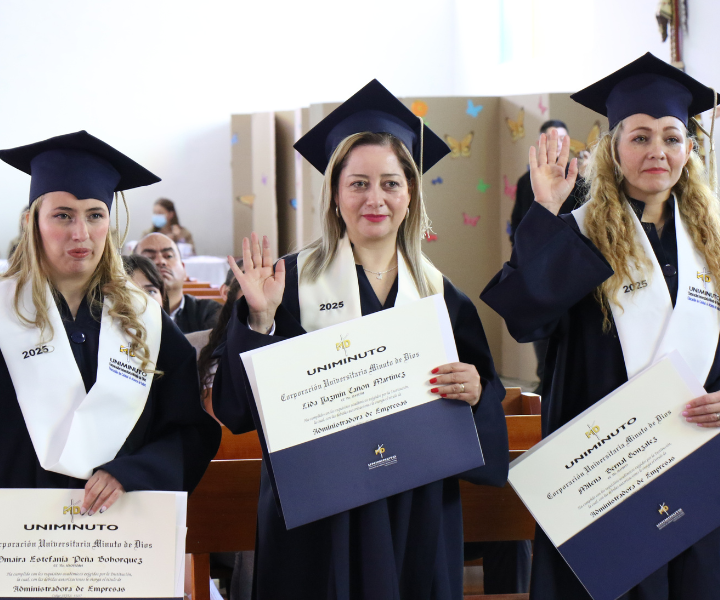Mujeres privadas de la libertad graduadas en Administración de Empresas Mujeres privadas de la libertad graduadas en Administración de Empresas