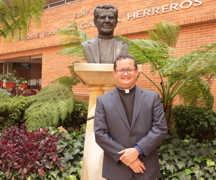 Columna del rector padre Harold Castilla Devoz, cjm, en el diario La República. Columna del rector padre Harold Castilla Devoz, cjm, en el diario La República.