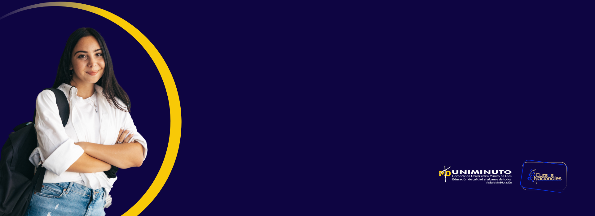 estudiante con brazos cruzados en fondo azul estudiante con brazos cruzados en fondo azul