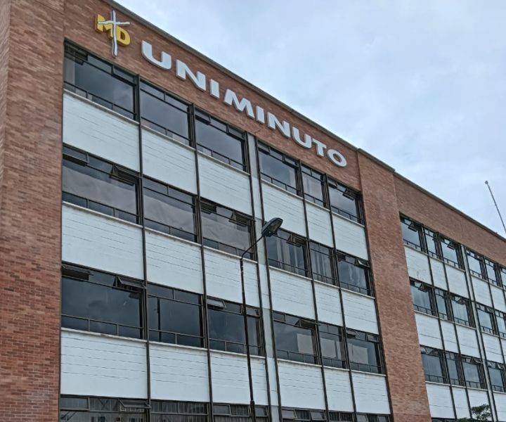 Fachada sede UNIMINUTO Fachada sede UNIMINUTO