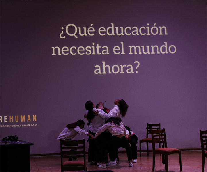 UnConvention ReHuman:una experiencia inmersiva que humaniza la IA y replantea la educación ética Grupo de integrantes performance
