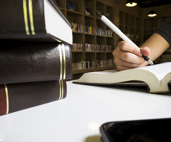 Estudiante preparándose para ser abogado Estudiante preparándose para ser abogado