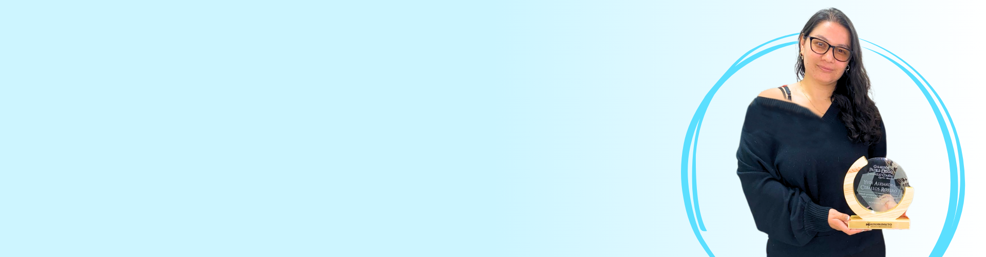 Foto de egresada galardonada