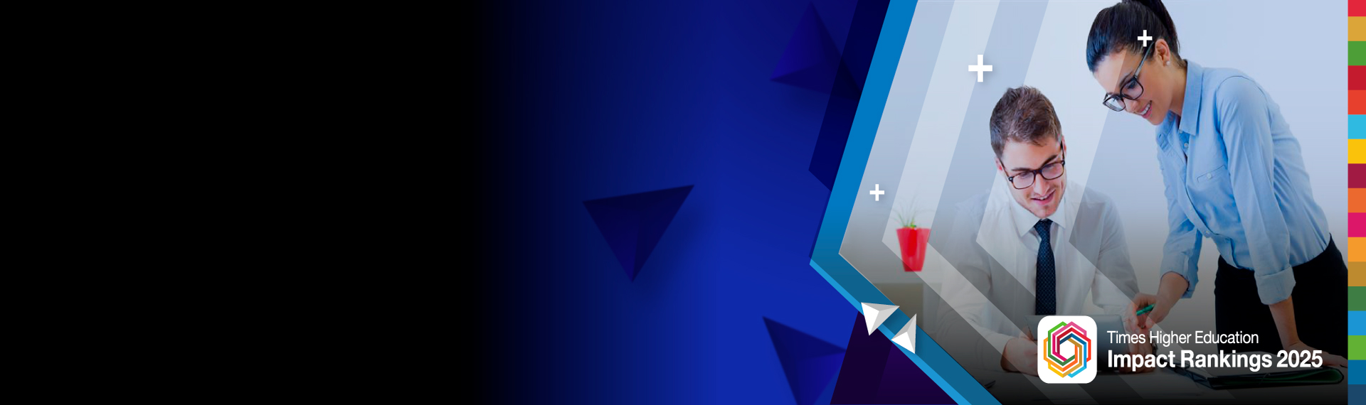 Personas de negocios trabajando en oficina con tableta dígital