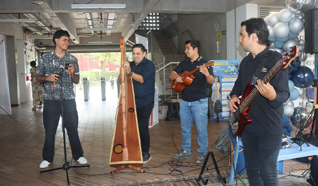 Agrupación llanera acompañó la Feria en el campus San Juan Eudes