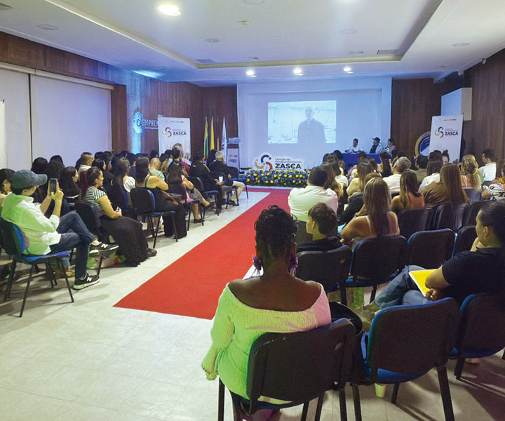 Beneficiarias del programa ZASCA Manufactura Ibagué ceremonia