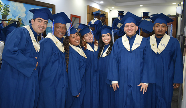 En Buenaventura jóvenes cumplen sus sueños al graduarse de profesionales