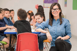 profesora con niños jpg