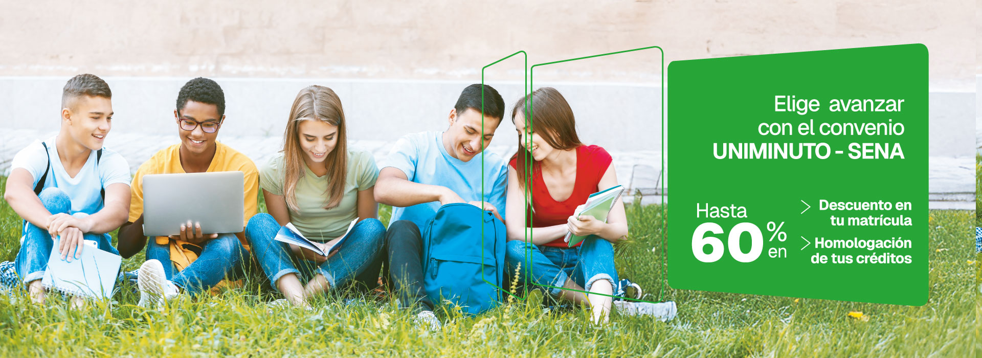 Foto de estudiantes leyendo 