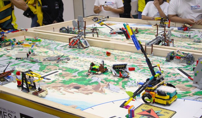 El robot LEGO debe cumplir una serie de misiones para ganar