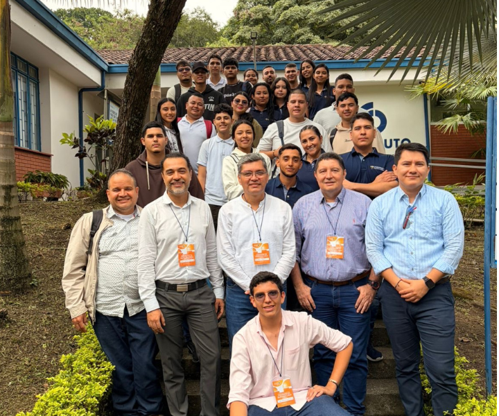 Grupo de ponentes y talleristas del FLISoL 2026 reunidos en UNIMINUTO Tolima–Huila, tras una jornada académica sobre software libre, inteligencia artificial e innovación tecnológica en Ibagué.