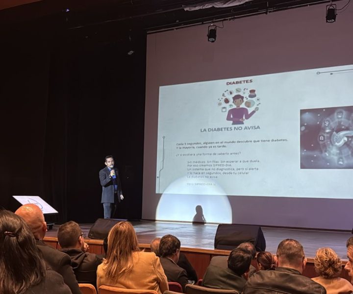 Foto de ponente y público